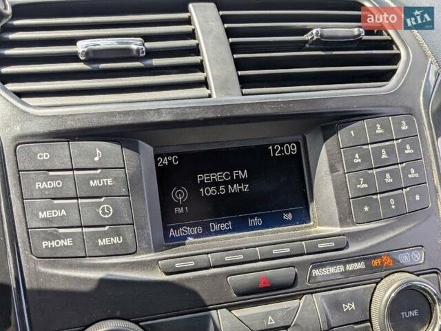 Білий Форд Експлорер, об'ємом двигуна 3.7 л та пробігом 280 тис. км за 16700 $, фото 22 на Automoto.ua