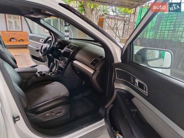 Білий Форд Експлорер, об'ємом двигуна 3.5 л та пробігом 128 тис. км за 23000 $, фото 1 на Automoto.ua