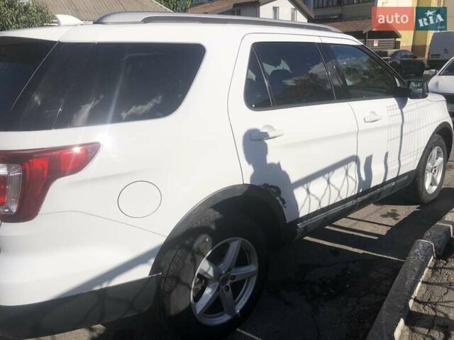 Белый Форд Эксплорер, объемом двигателя 3.5 л и пробегом 199 тыс. км за 17500 $, фото 5 на Automoto.ua