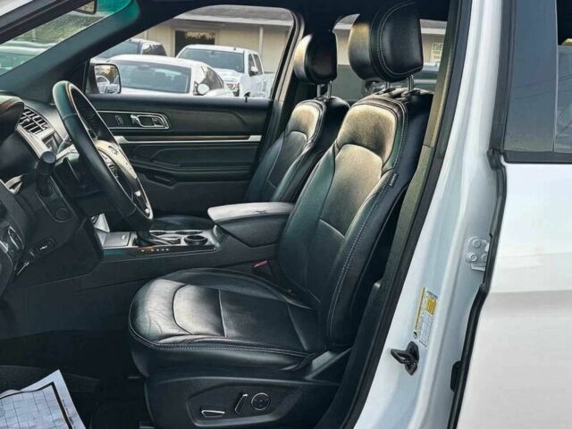 Белый Форд Эксплорер, объемом двигателя 3.5 л и пробегом 59 тыс. км за 9600 $, фото 6 на Automoto.ua