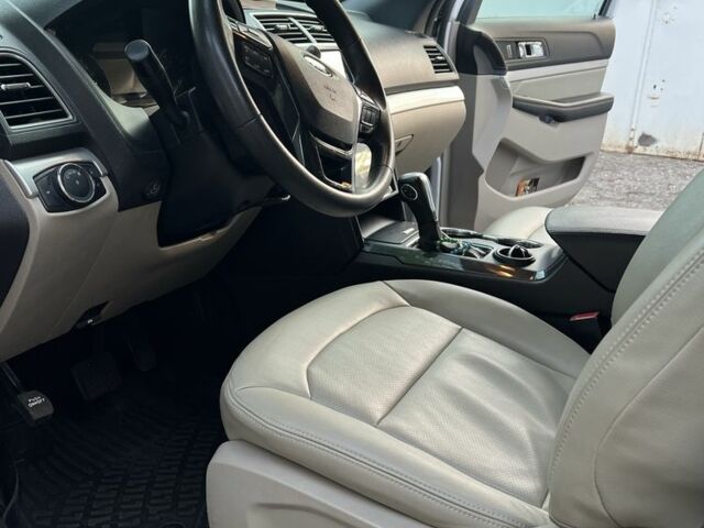 Белый Форд Эксплорер, объемом двигателя 3.5 л и пробегом 177 тыс. км за 17980 $, фото 7 на Automoto.ua