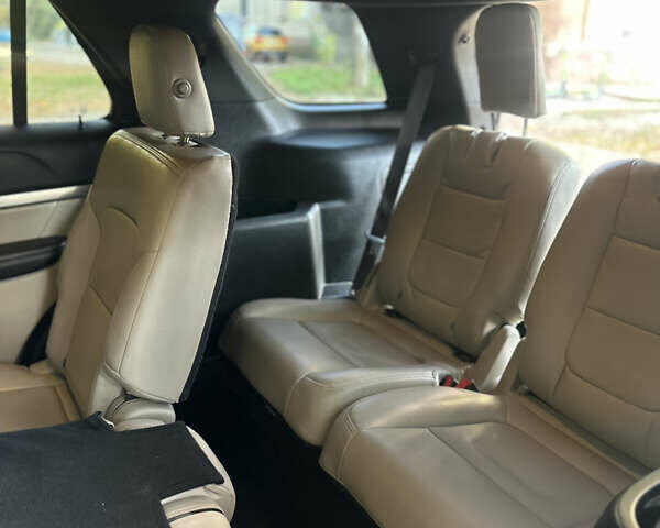 Форд Эксплорер 2018 в Ивано-Франковске на Automoto.ua Белый Форд Эксплорер, объемом двигателя 3.5 л и пробегом 107 тыс. км за 21500 $, фото 16 на Automoto.ua