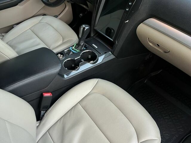 Белый Форд Эксплорер, объемом двигателя 3.5 л и пробегом 177 тыс. км за 17980 $, фото 6 на Automoto.ua