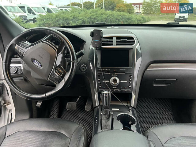 Белый Форд Эксплорер, объемом двигателя 3.5 л и пробегом 148 тыс. км за 23000 $, фото 12 на Automoto.ua