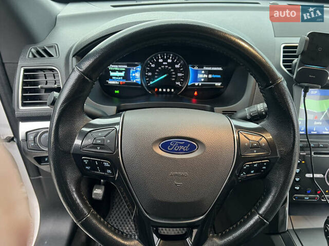 Белый Форд Эксплорер, объемом двигателя 3.5 л и пробегом 148 тыс. км за 23000 $, фото 14 на Automoto.ua