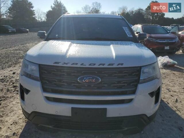 Белый Форд Эксплорер, объемом двигателя 3.5 л и пробегом 117 тыс. км за 3000 $, фото 4 на Automoto.ua