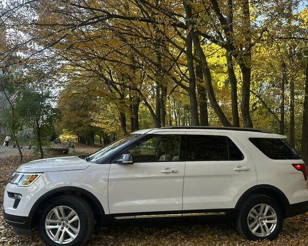 Форд Эксплорер 2018 в Ивано-Франковске на Automoto.ua Белый Форд Эксплорер, объемом двигателя 3.5 л и пробегом 107 тыс. км за 21500 $, фото 5 на Automoto.ua