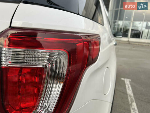 Белый Форд Эксплорер, объемом двигателя 3.5 л и пробегом 148 тыс. км за 23000 $, фото 8 на Automoto.ua