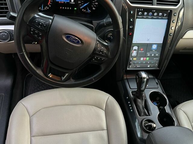 Белый Форд Эксплорер, объемом двигателя 3.5 л и пробегом 177 тыс. км за 17980 $, фото 4 на Automoto.ua