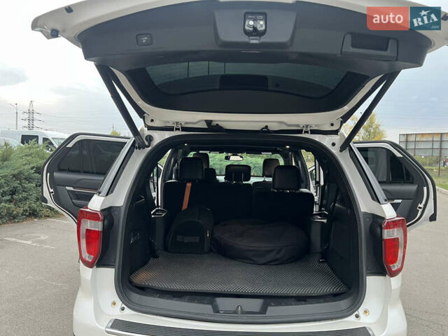 Белый Форд Эксплорер, объемом двигателя 3.5 л и пробегом 148 тыс. км за 23000 $, фото 21 на Automoto.ua