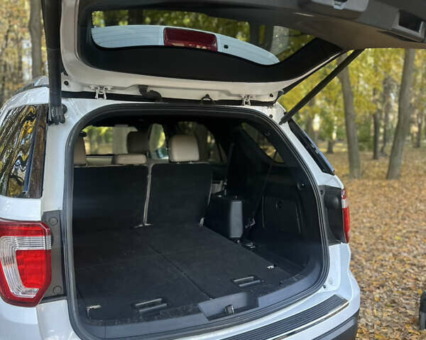 Форд Эксплорер 2018 в Ивано-Франковске на Automoto.ua Белый Форд Эксплорер, объемом двигателя 3.5 л и пробегом 107 тыс. км за 21500 $, фото 19 на Automoto.ua