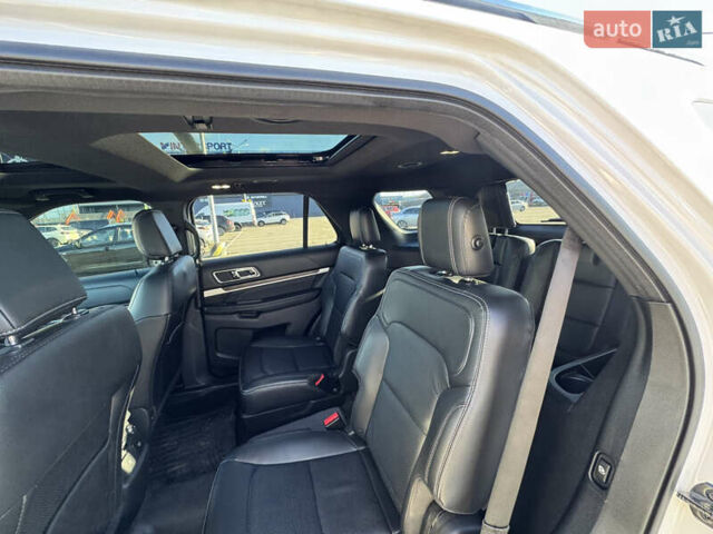 Белый Форд Эксплорер, объемом двигателя 3.5 л и пробегом 143 тыс. км за 26500 $, фото 13 на Automoto.ua