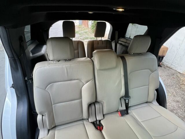 Белый Форд Эксплорер, объемом двигателя 3.5 л и пробегом 177 тыс. км за 17980 $, фото 9 на Automoto.ua