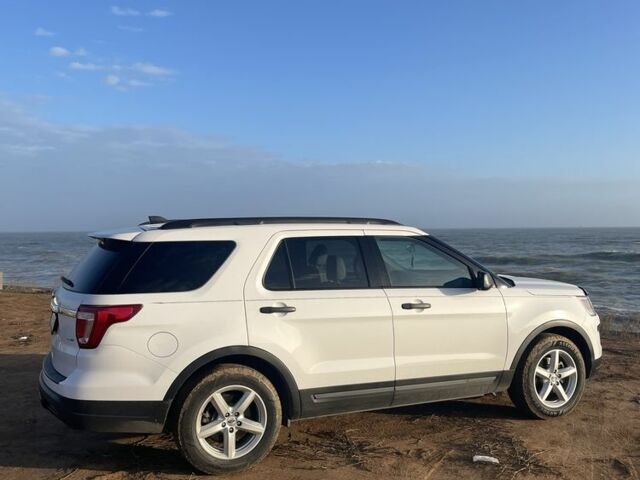 Белый Форд Эксплорер, объемом двигателя 3.5 л и пробегом 177 тыс. км за 17980 $, фото 2 на Automoto.ua