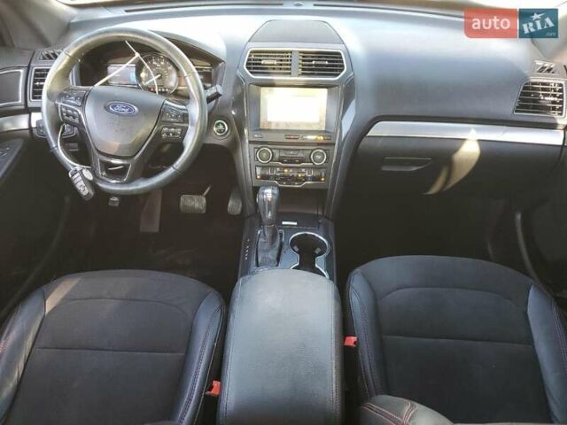 Белый Форд Эксплорер, объемом двигателя 3.5 л и пробегом 117 тыс. км за 3000 $, фото 7 на Automoto.ua