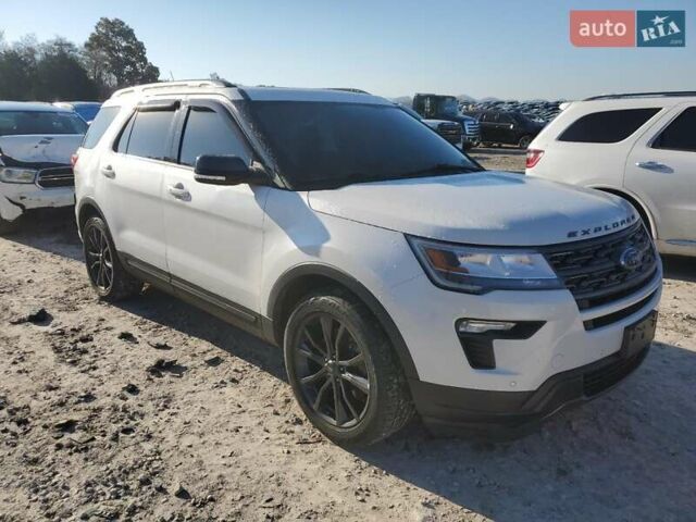 Белый Форд Эксплорер, объемом двигателя 3.5 л и пробегом 117 тыс. км за 3000 $, фото 3 на Automoto.ua