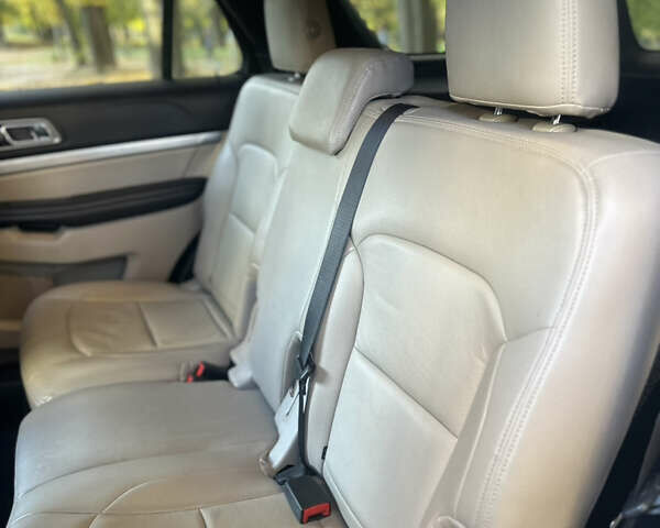 Форд Эксплорер 2018 в Ивано-Франковске на Automoto.ua Белый Форд Эксплорер, объемом двигателя 3.5 л и пробегом 107 тыс. км за 21500 $, фото 10 на Automoto.ua