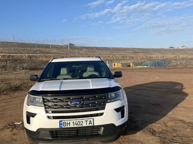 Белый Форд Эксплорер, объемом двигателя 3.5 л и пробегом 177 тыс. км за 17980 $, фото 3 на Automoto.ua