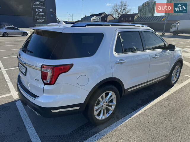 Белый Форд Эксплорер, объемом двигателя 3.5 л и пробегом 143 тыс. км за 26500 $, фото 5 на Automoto.ua