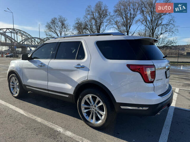 Белый Форд Эксплорер, объемом двигателя 3.5 л и пробегом 143 тыс. км за 26500 $, фото 3 на Automoto.ua