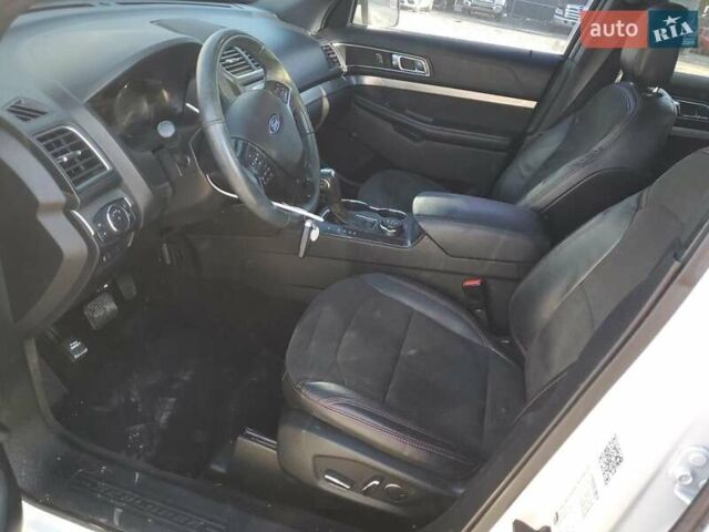 Белый Форд Эксплорер, объемом двигателя 3.5 л и пробегом 117 тыс. км за 3000 $, фото 6 на Automoto.ua
