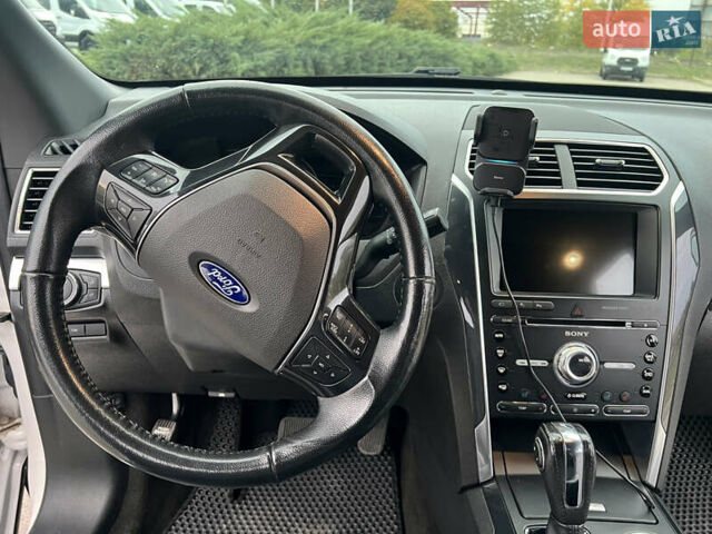 Белый Форд Эксплорер, объемом двигателя 3.5 л и пробегом 148 тыс. км за 23000 $, фото 11 на Automoto.ua