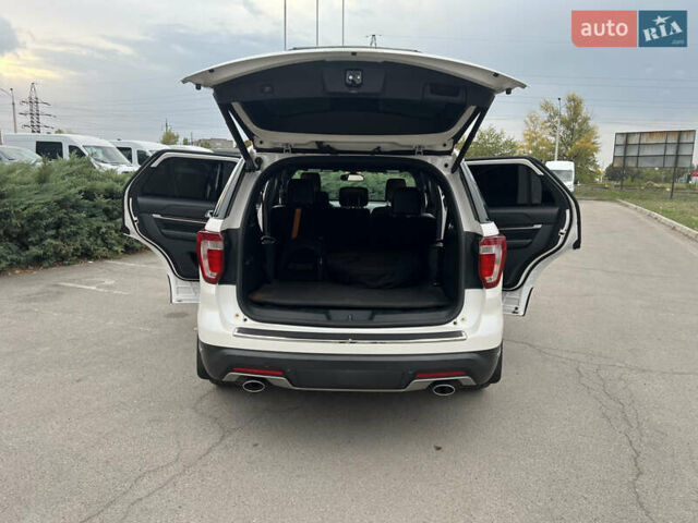 Белый Форд Эксплорер, объемом двигателя 3.5 л и пробегом 148 тыс. км за 23000 $, фото 22 на Automoto.ua