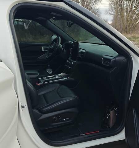 Білий Форд Експлорер, об'ємом двигуна 3 л та пробігом 118 тис. км за 37000 $, фото 15 на Automoto.ua