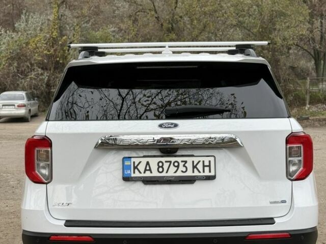 Белый Форд Эксплорер, объемом двигателя 2.3 л и пробегом 106 тыс. км за 27000 $, фото 1 на Automoto.ua