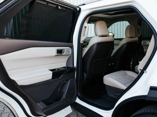 Белый Форд Эксплорер, объемом двигателя 2.3 л и пробегом 80 тыс. км за 16850 $, фото 13 на Automoto.ua