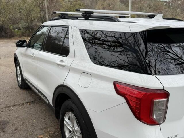 Белый Форд Эксплорер, объемом двигателя 2.3 л и пробегом 106 тыс. км за 27000 $, фото 3 на Automoto.ua