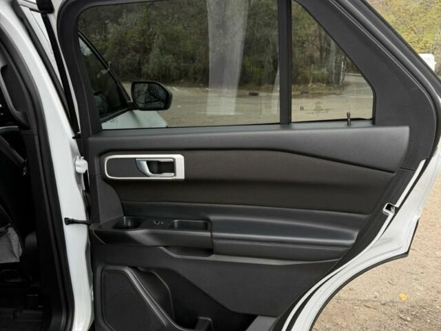 Белый Форд Эксплорер, объемом двигателя 2.3 л и пробегом 106 тыс. км за 27000 $, фото 13 на Automoto.ua