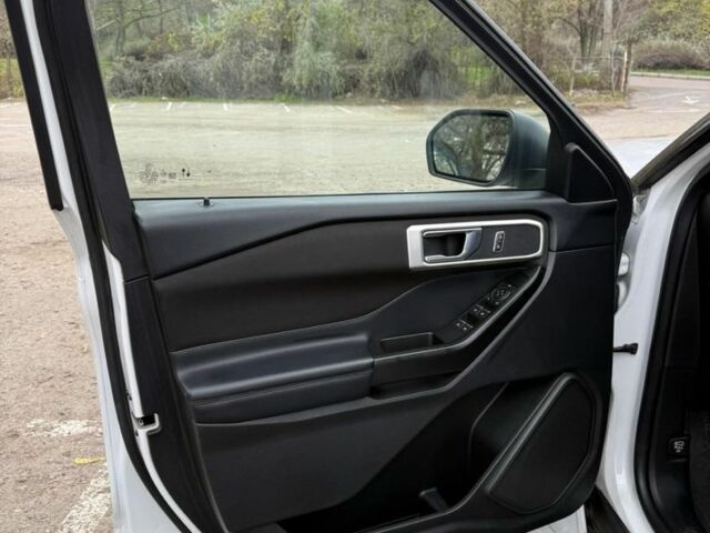 Белый Форд Эксплорер, объемом двигателя 2.3 л и пробегом 106 тыс. км за 27000 $, фото 11 на Automoto.ua