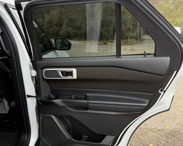 Белый Форд Эксплорер, объемом двигателя 2.26 л и пробегом 105 тыс. км за 27000 $, фото 10 на Automoto.ua