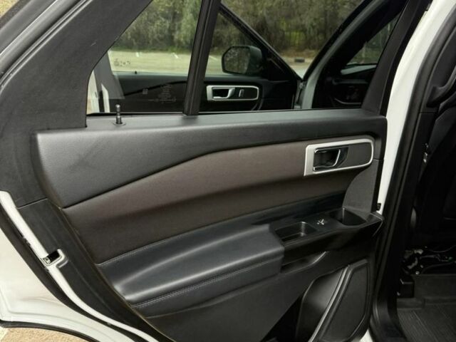 Белый Форд Эксплорер, объемом двигателя 2.3 л и пробегом 106 тыс. км за 27000 $, фото 12 на Automoto.ua