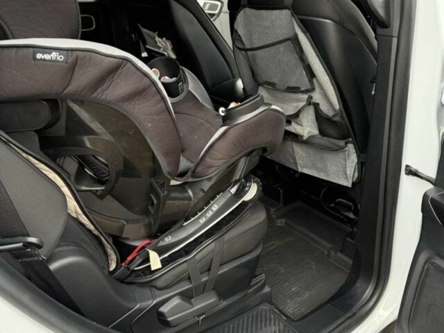 Белый Форд Эксплорер, объемом двигателя 2.3 л и пробегом 106 тыс. км за 27000 $, фото 7 на Automoto.ua