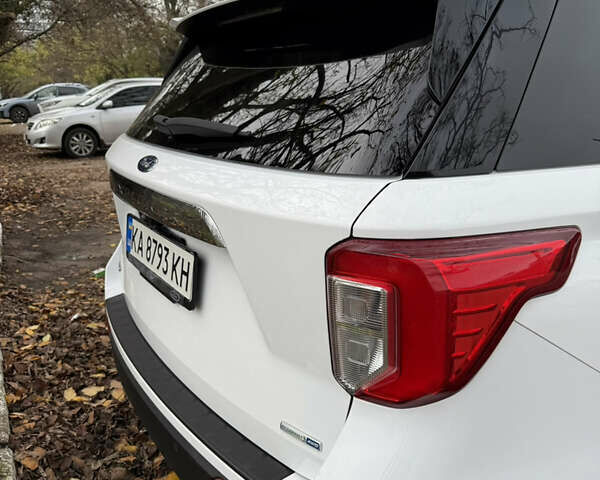 Белый Форд Эксплорер, объемом двигателя 2.26 л и пробегом 105 тыс. км за 27000 $, фото 3 на Automoto.ua