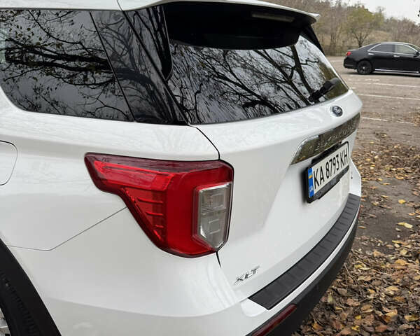 Белый Форд Эксплорер, объемом двигателя 2.26 л и пробегом 105 тыс. км за 27000 $, фото 4 на Automoto.ua