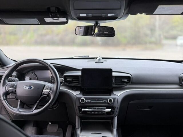 Белый Форд Эксплорер, объемом двигателя 2.3 л и пробегом 106 тыс. км за 27000 $, фото 4 на Automoto.ua