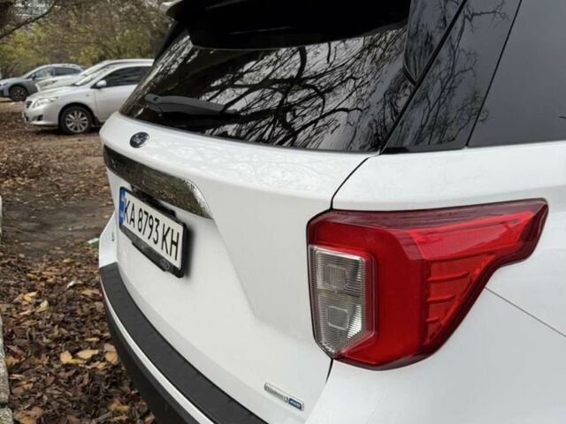 Белый Форд Эксплорер, объемом двигателя 2.3 л и пробегом 106 тыс. км за 27000 $, фото 14 на Automoto.ua