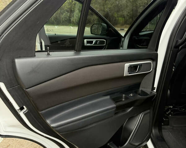 Белый Форд Эксплорер, объемом двигателя 2.26 л и пробегом 105 тыс. км за 27000 $, фото 8 на Automoto.ua