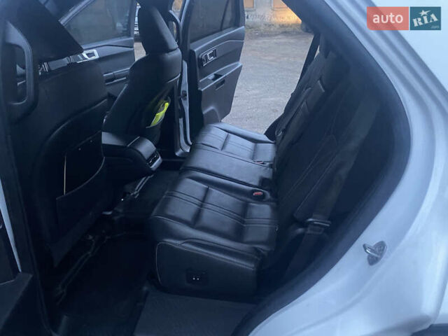 Белый Форд Эксплорер, объемом двигателя 3 л и пробегом 90 тыс. км за 22100 $, фото 4 на Automoto.ua