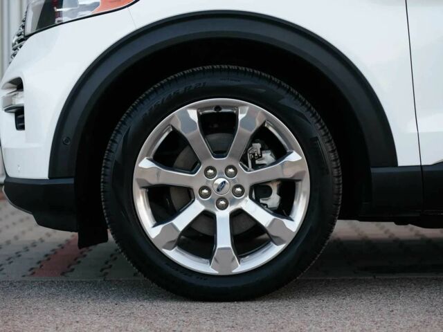 Белый Форд Эксплорер, объемом двигателя 2.3 л и пробегом 80 тыс. км за 16850 $, фото 7 на Automoto.ua