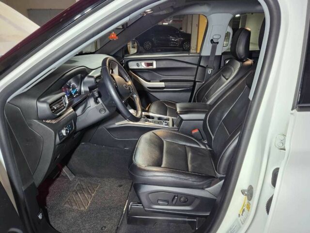 Белый Форд Эксплорер, объемом двигателя 2.3 л и пробегом 79 тыс. км за 15029 $, фото 5 на Automoto.ua