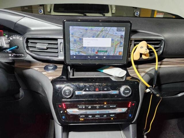 Белый Форд Эксплорер, объемом двигателя 2.3 л и пробегом 79 тыс. км за 15029 $, фото 7 на Automoto.ua