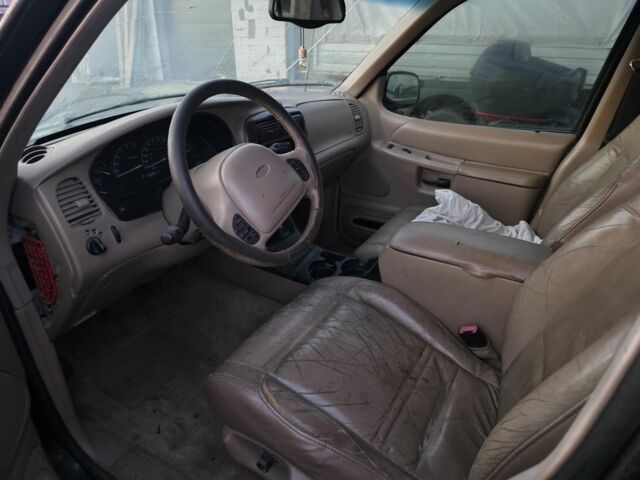 Чорний Форд Експлорер, об'ємом двигуна 4 л та пробігом 224 тис. км за 3700 $, фото 4 на Automoto.ua