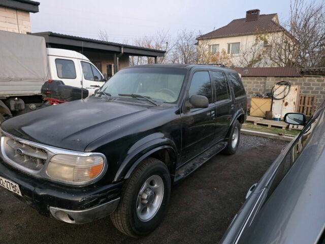 Чорний Форд Експлорер, об'ємом двигуна 4 л та пробігом 224 тис. км за 3700 $, фото 1 на Automoto.ua