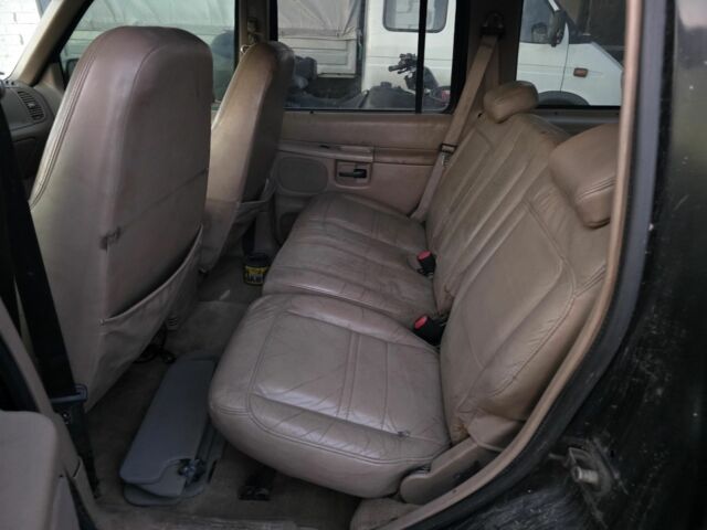 Черный Форд Эксплорер, объемом двигателя 4 л и пробегом 224 тыс. км за 3700 $, фото 5 на Automoto.ua