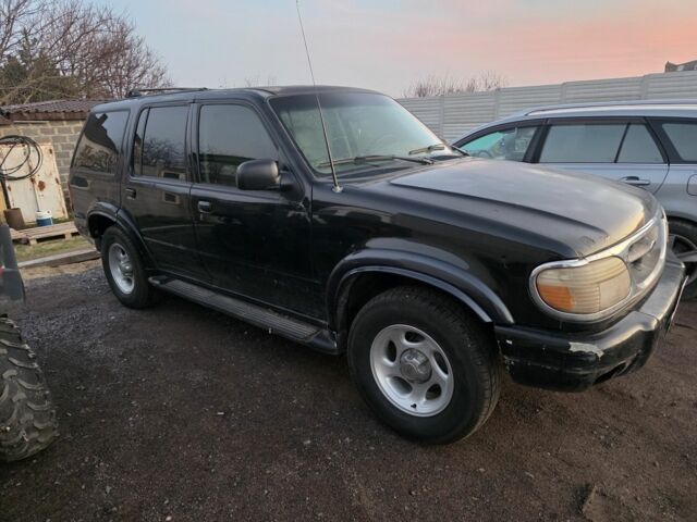 Черный Форд Эксплорер, объемом двигателя 4 л и пробегом 224 тыс. км за 3700 $, фото 2 на Automoto.ua