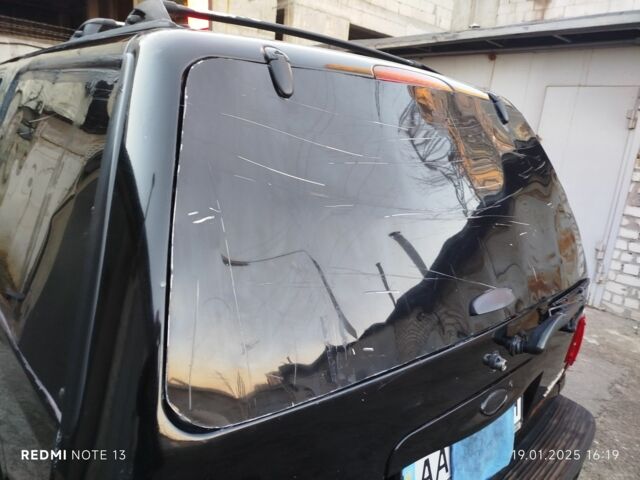 Черный Форд Эксплорер, объемом двигателя 4 л и пробегом 328 тыс. км за 1700 $, фото 10 на Automoto.ua